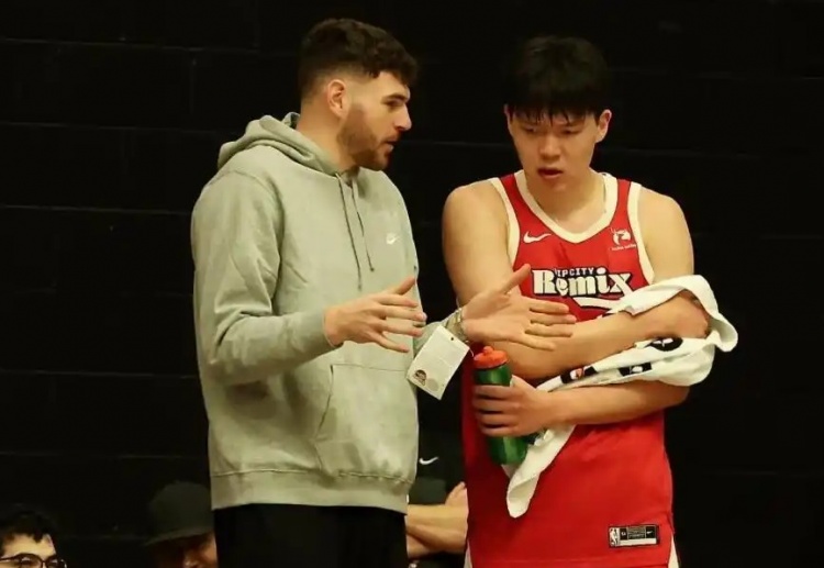 开拓者队记披露克林根杨瀚森关系细节 首年七号秀主动指导后来者 开拓者队记披露克林根杨瀚森关系细节 首年七号秀主动指导后来者