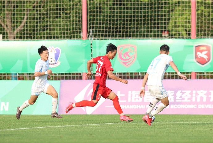 王逸伟贴地斩定胜局，上海海港富盛经开1-0兰州陇原竞技