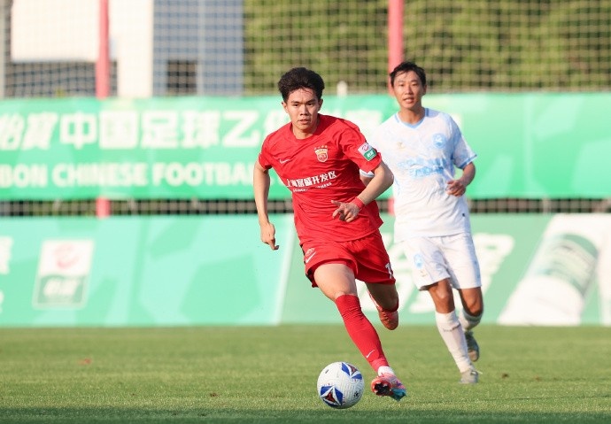 王逸伟贴地斩定胜局，上海海港富盛经开1-0兰州陇原竞技