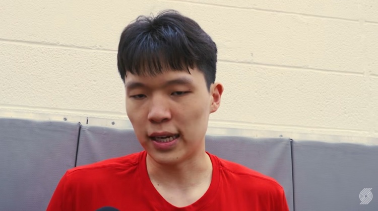 杨瀚森归队首谈新帅:细节严苛,战术旨在发挥球员特点 杨瀚森归队首谈新帅:细节严苛,战术旨在发挥球员特点