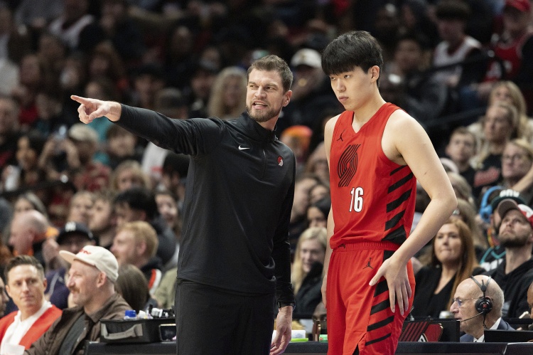 杨瀚森夏联12+9难破质疑 开拓者自媒体:降低期望值才明智 杨瀚森夏联12+9难破质疑 开拓者自媒体:降低期望值才明智