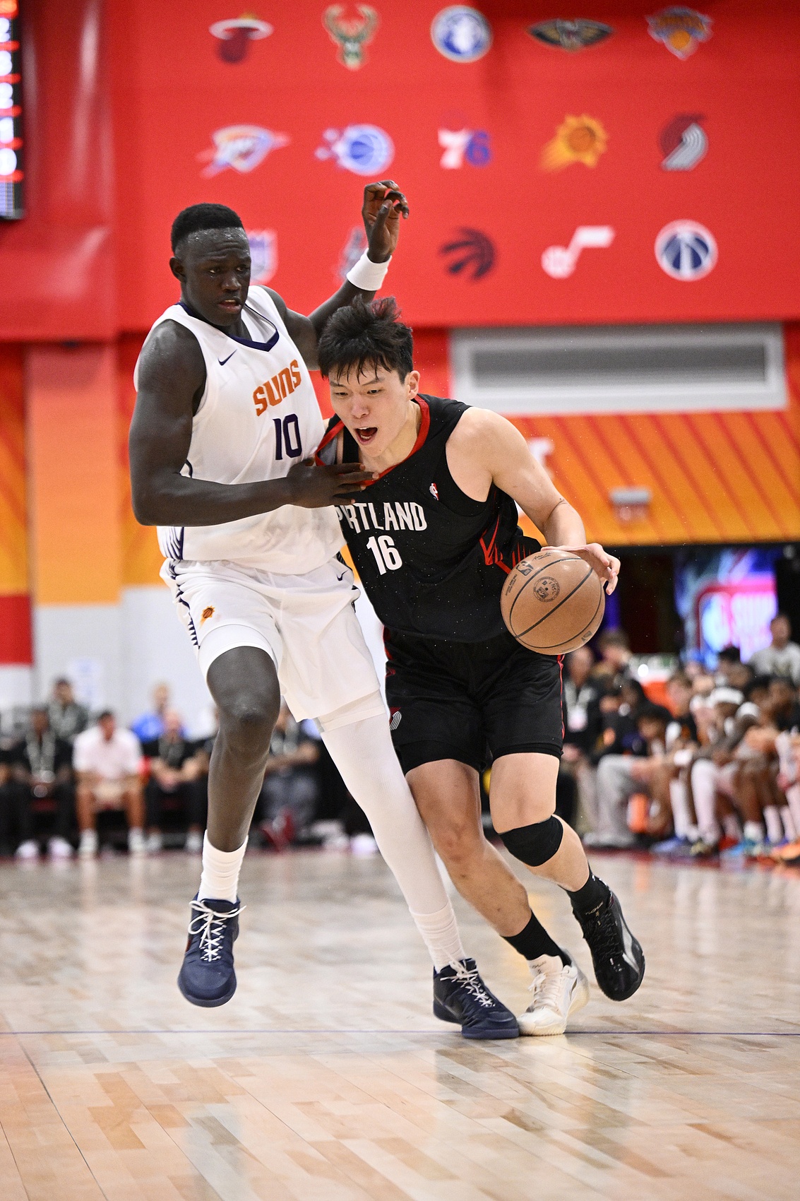 杨瀚森夏联12+9面临三重难题 马卢阿奇三分7中3打爆对位