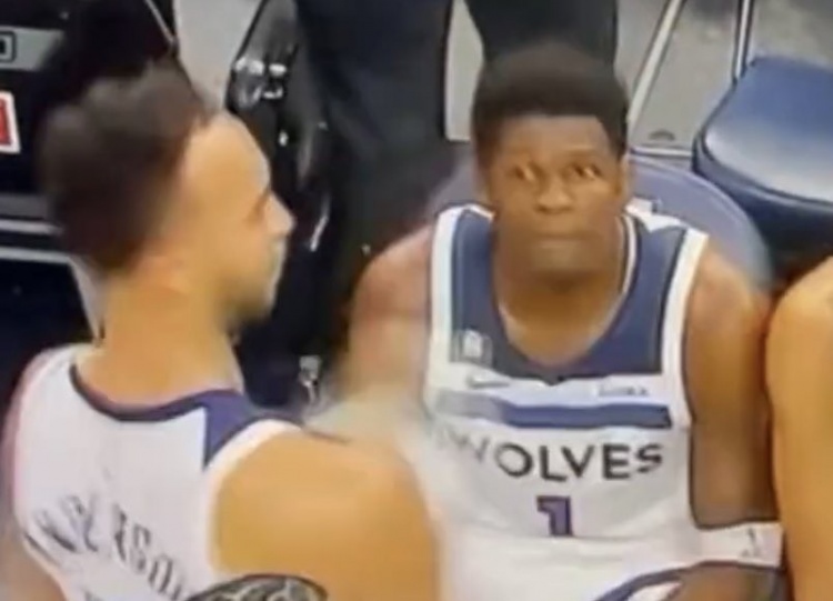 赌城再爆内讧:阿德巴约拳击希罗,NBA队友反目史添新章 赌城再爆内讧:阿德巴约拳击希罗,NBA队友反目史添新章