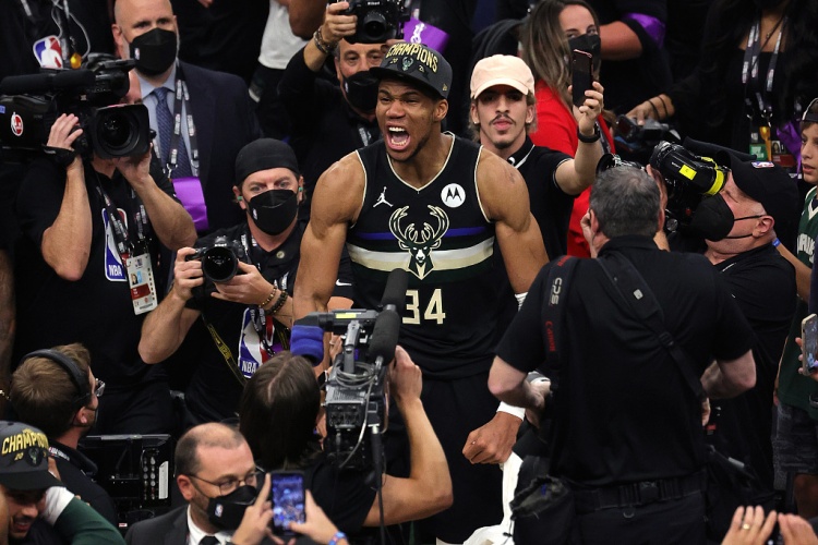 布伦森加冕ESPY年度最佳男运动员，NBA球员第11次夺魁