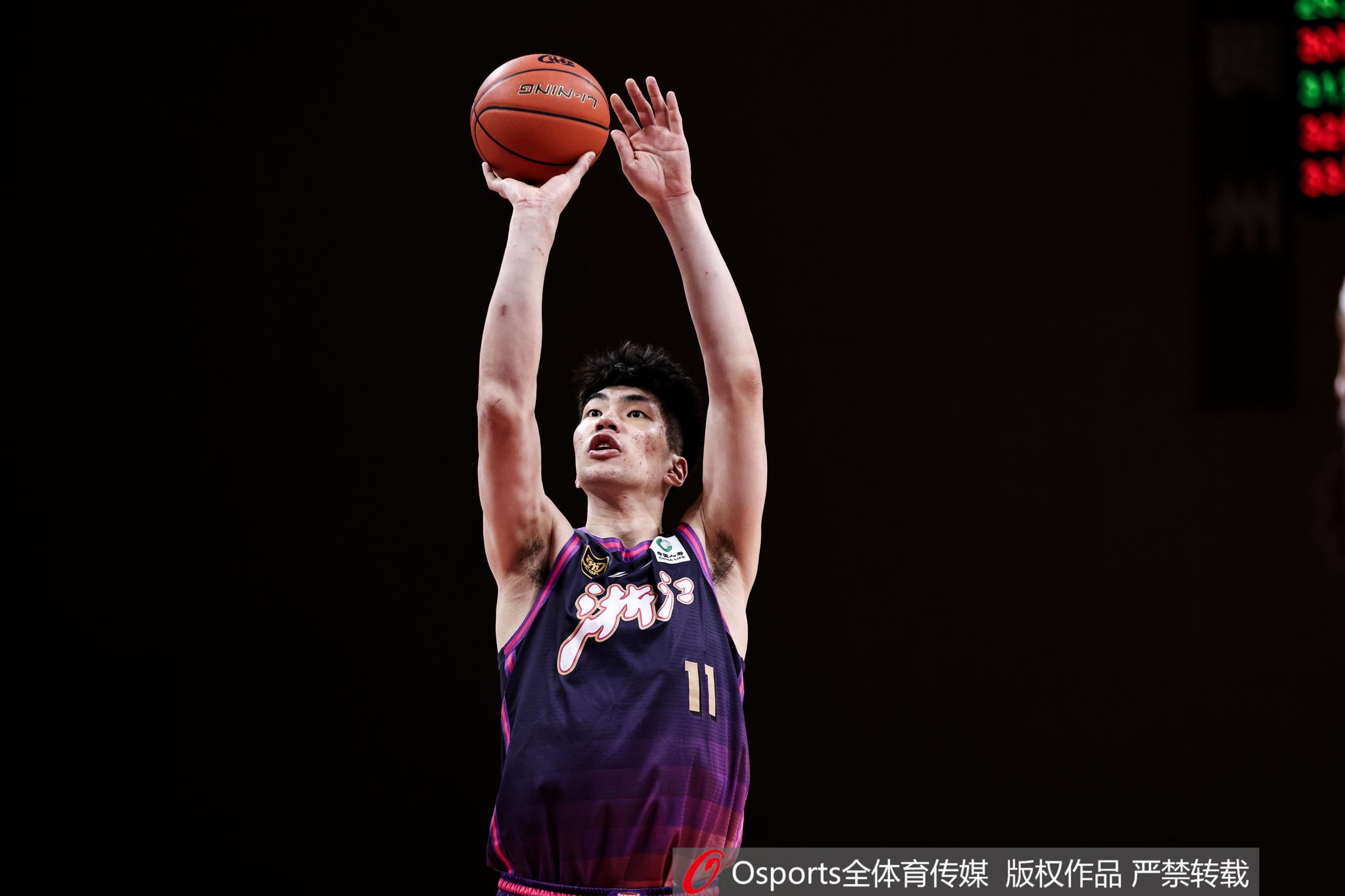 余嘉豪4年B类合同回归浙江,去年旅欧月薪2000欧 余嘉豪4年B类合同回归浙江,去年旅欧月薪2000欧