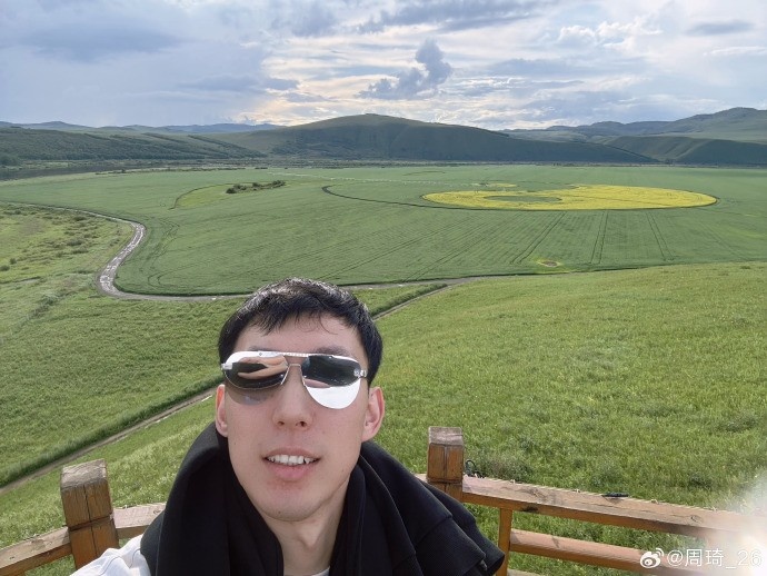 周琦社媒晒满洲里游玩照 上季季后赛场均2.1盖帽 周琦社媒晒满洲里游玩照 上季季后赛场均2.1盖帽