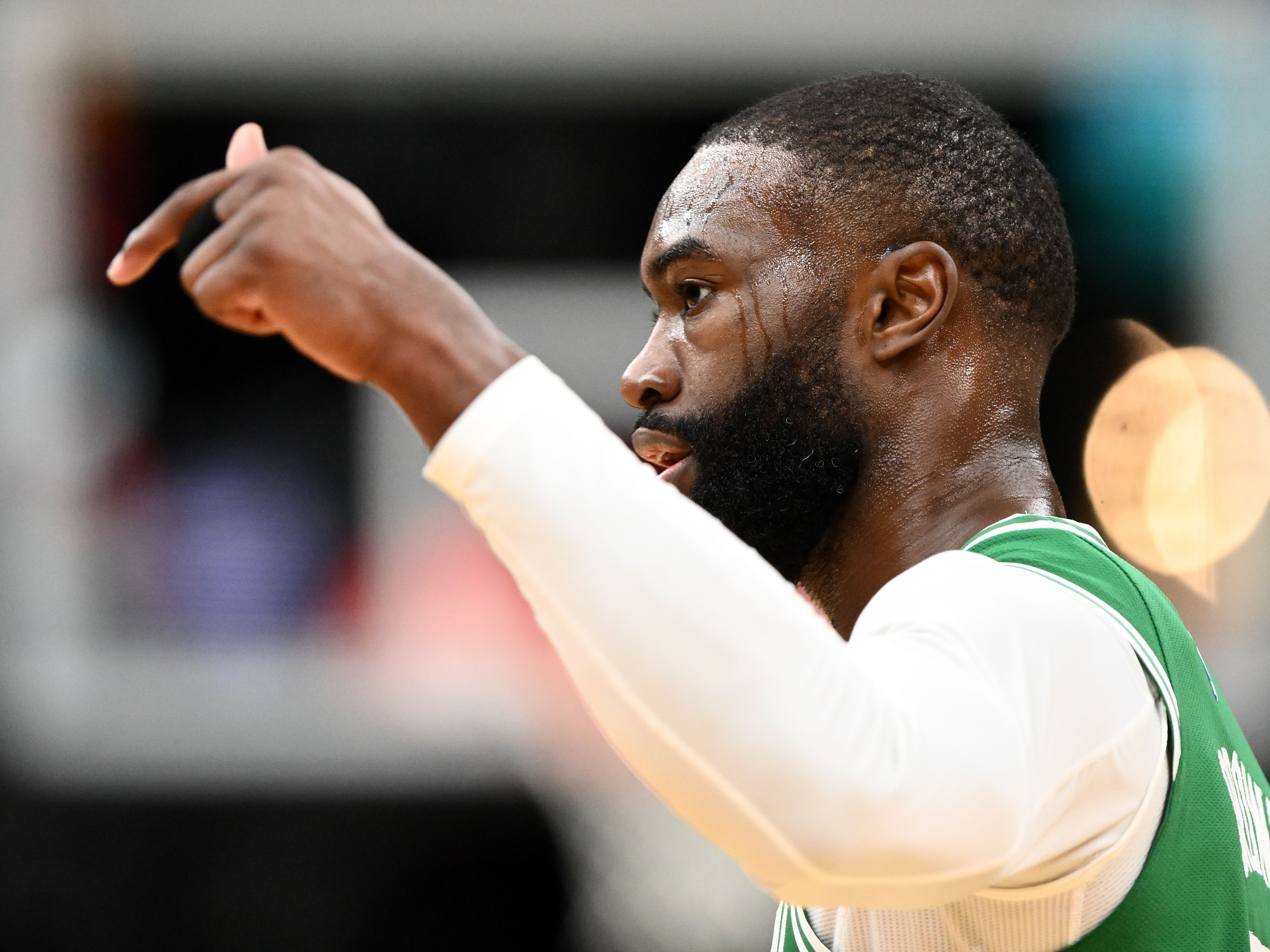 巴克利：盼布朗客战绿军揭幕战