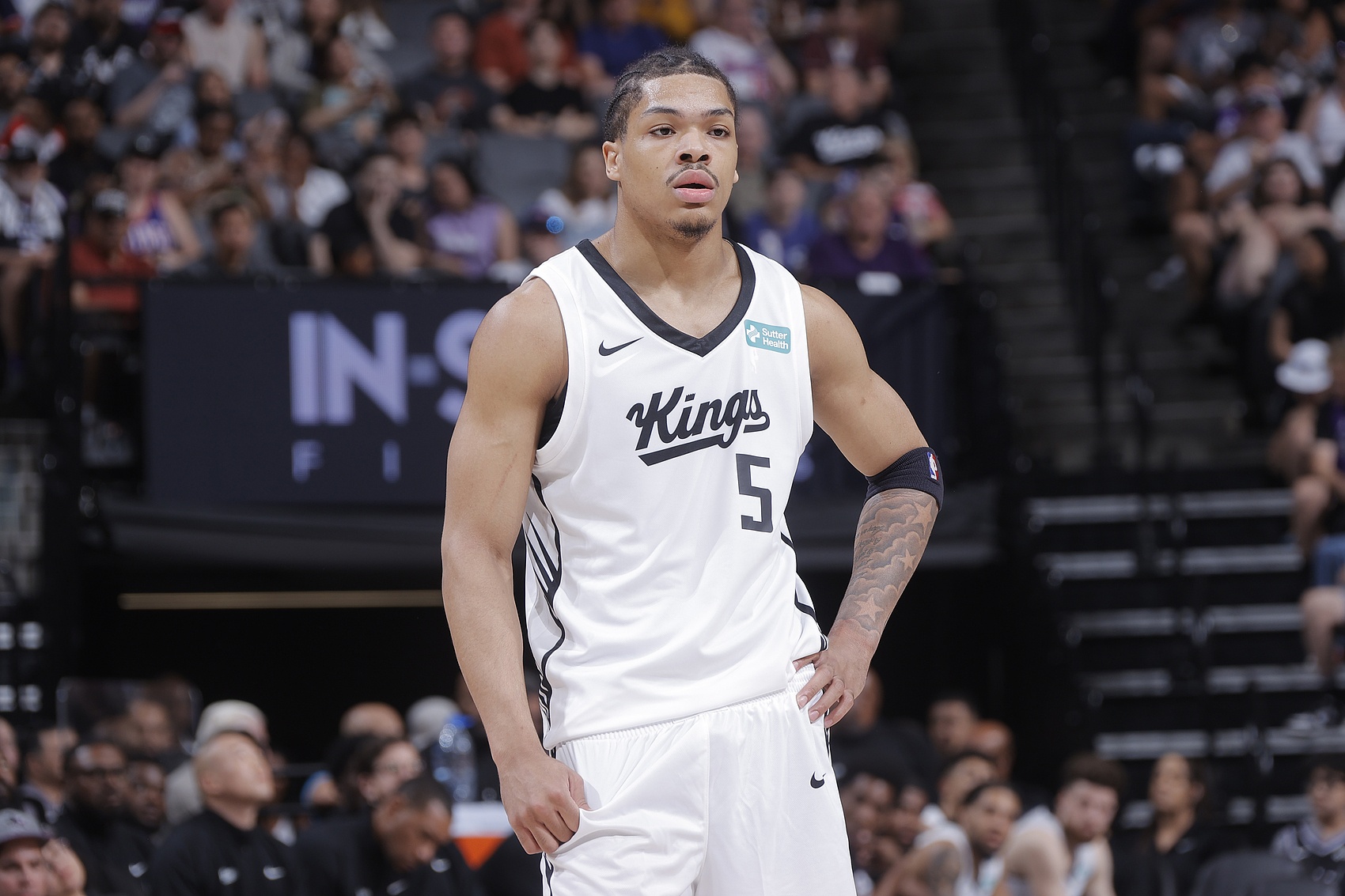 詹姆斯加盟76人跃升第5,雷霆马刺尼克斯居前三,NBA休赛期实力榜巨震 詹姆斯加盟76人跃升第5,雷霆马刺尼克斯居前三,NBA休赛期实力榜巨震
