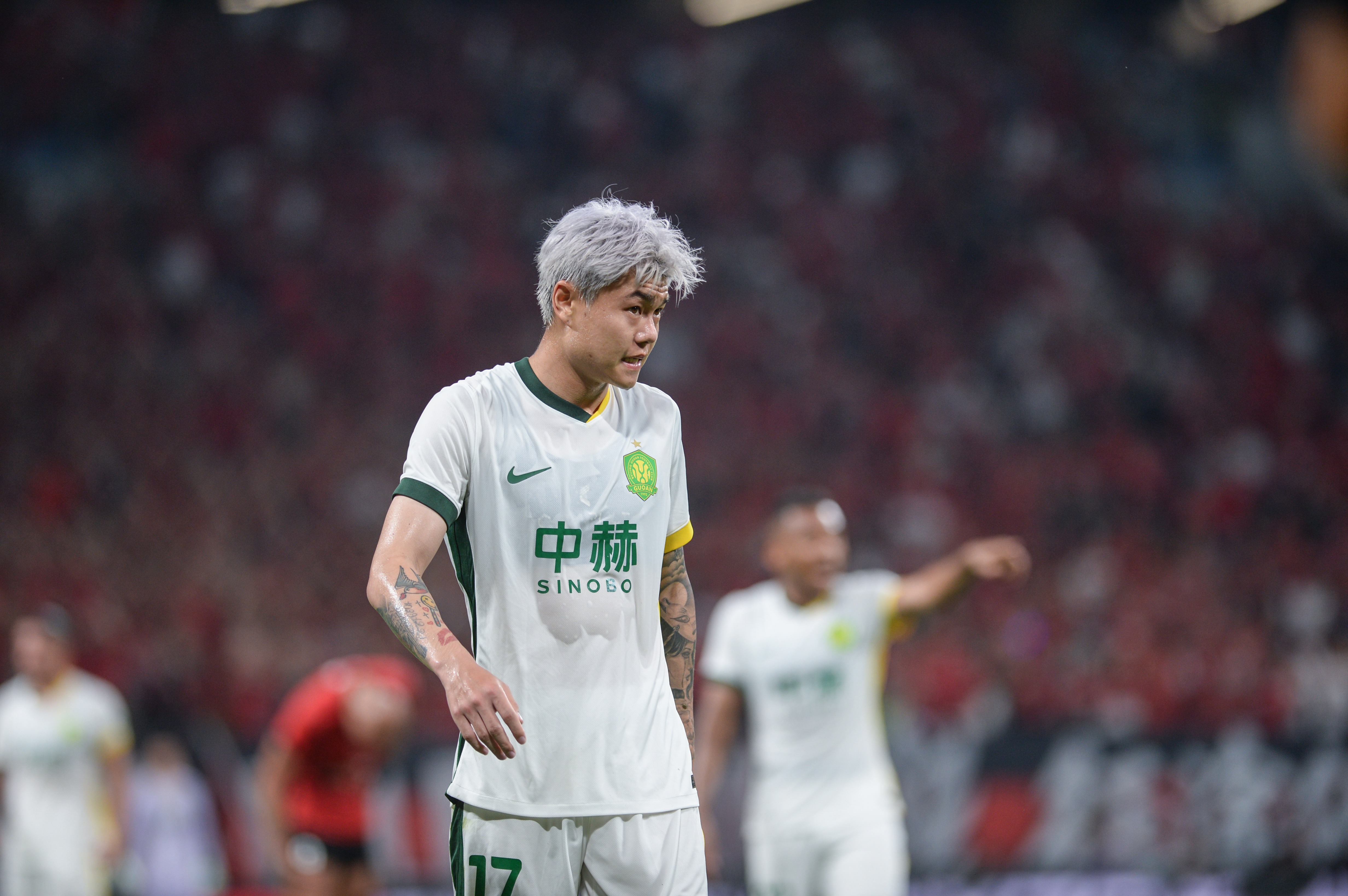 杨立瑜57分钟2射0正6次丢失球权 赛后微博致歉：没踢好