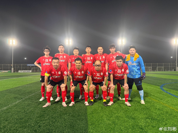 新浪1比2贝壳无缘海淀大厂联赛四强 徐嵩破门陈驰失单刀 新浪1比2贝壳无缘海淀大厂联赛四强 徐嵩破门陈驰失单刀