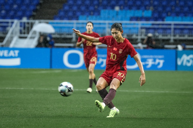 王妍雯结束留洋回归北京女足 身披10号