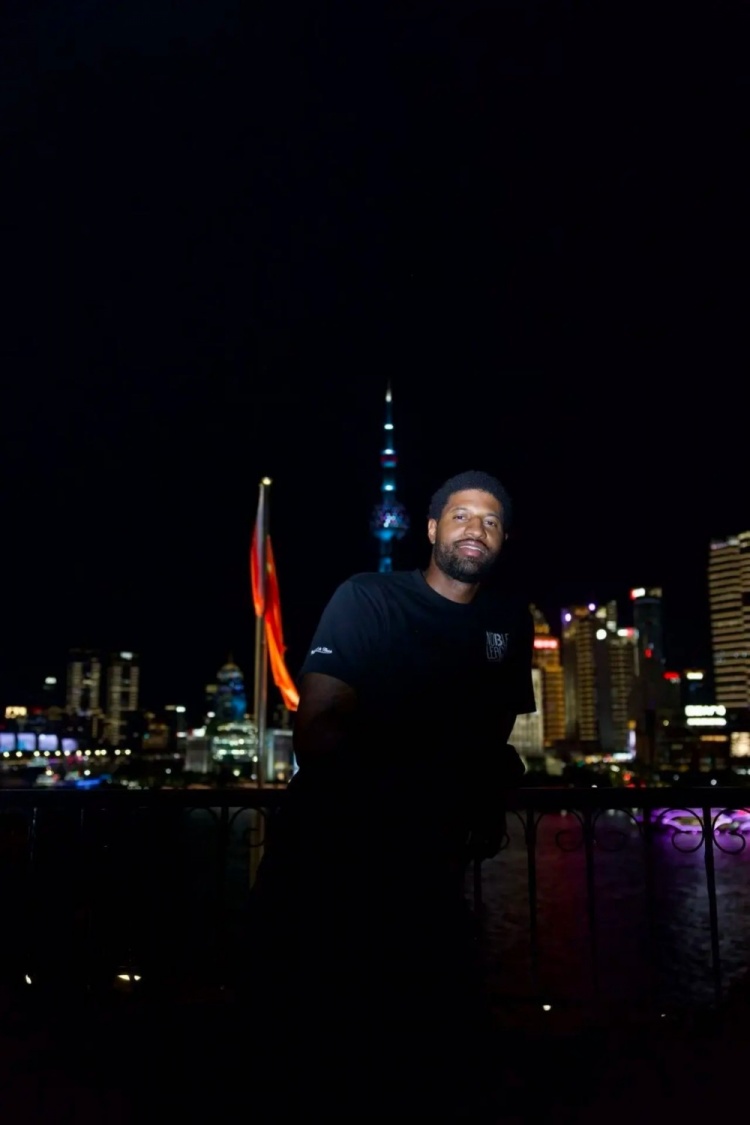 保罗·乔治晒外滩夜景：魔都上海，繁华外滩