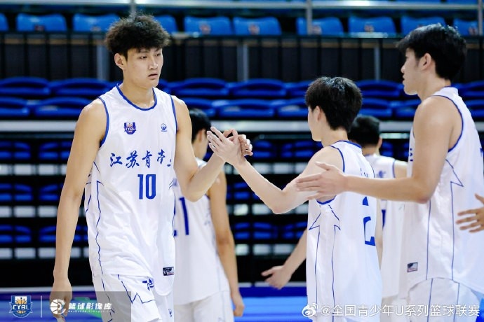 中国U21篮板王吴嘉浩签约西甲穆尔西亚 中国U21篮板王吴嘉浩签约西甲穆尔西亚