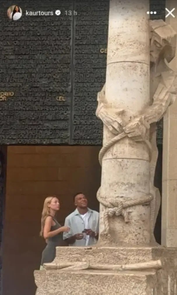 姆巴佩携女友游览圣家堂被导游晒照 姆巴佩携女友游览圣家堂被导游晒照