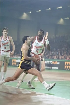 HoopsHype80大国际球星:奥拉朱旺居首 姚明第18 文班仅第50 HoopsHype80大国际球星:奥拉朱旺居首 姚明第18 文班仅第50