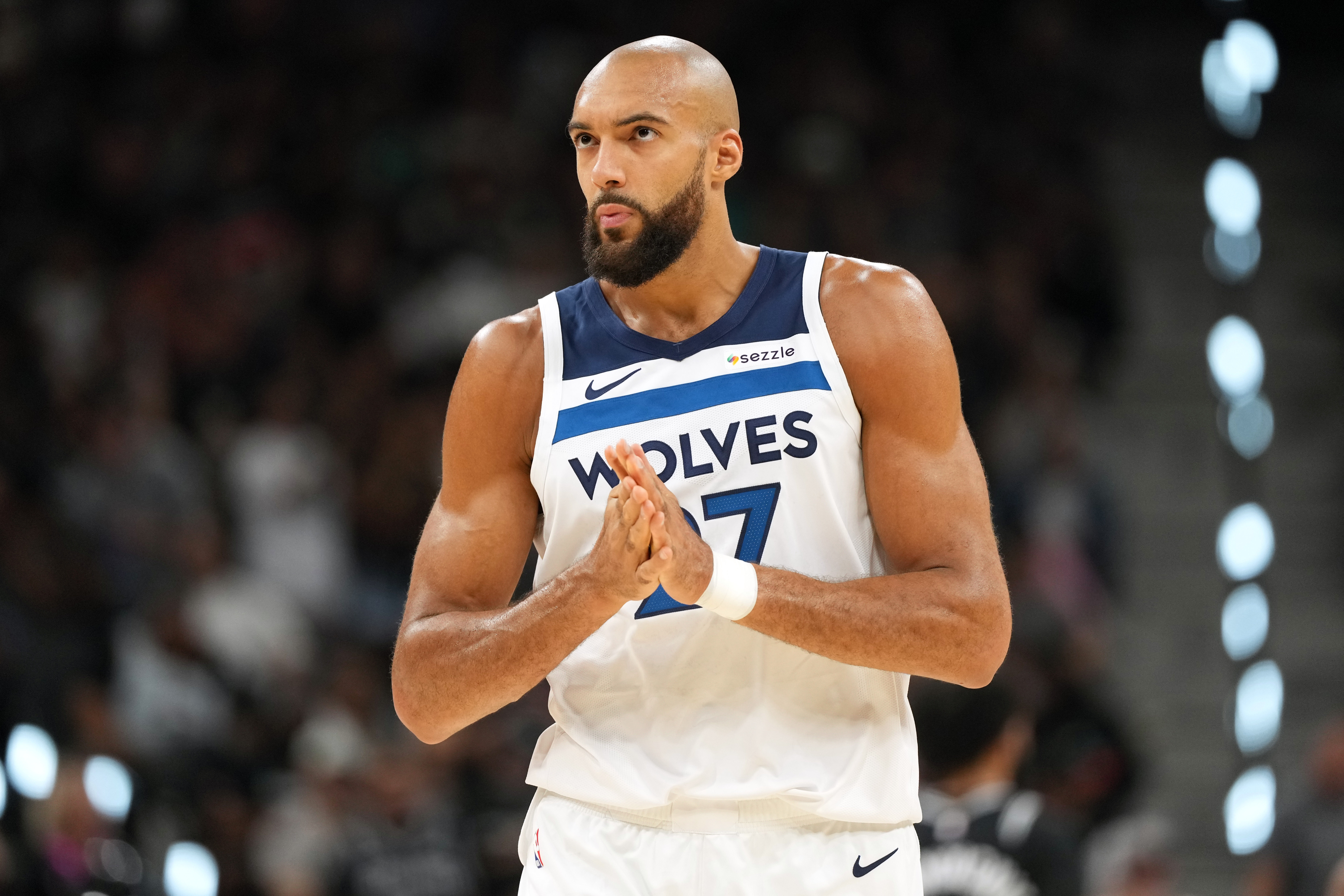 HoopsHype80大国际球星:奥拉朱旺居首 姚明第18 文班仅第50 HoopsHype80大国际球星:奥拉朱旺居首 姚明第18 文班仅第50