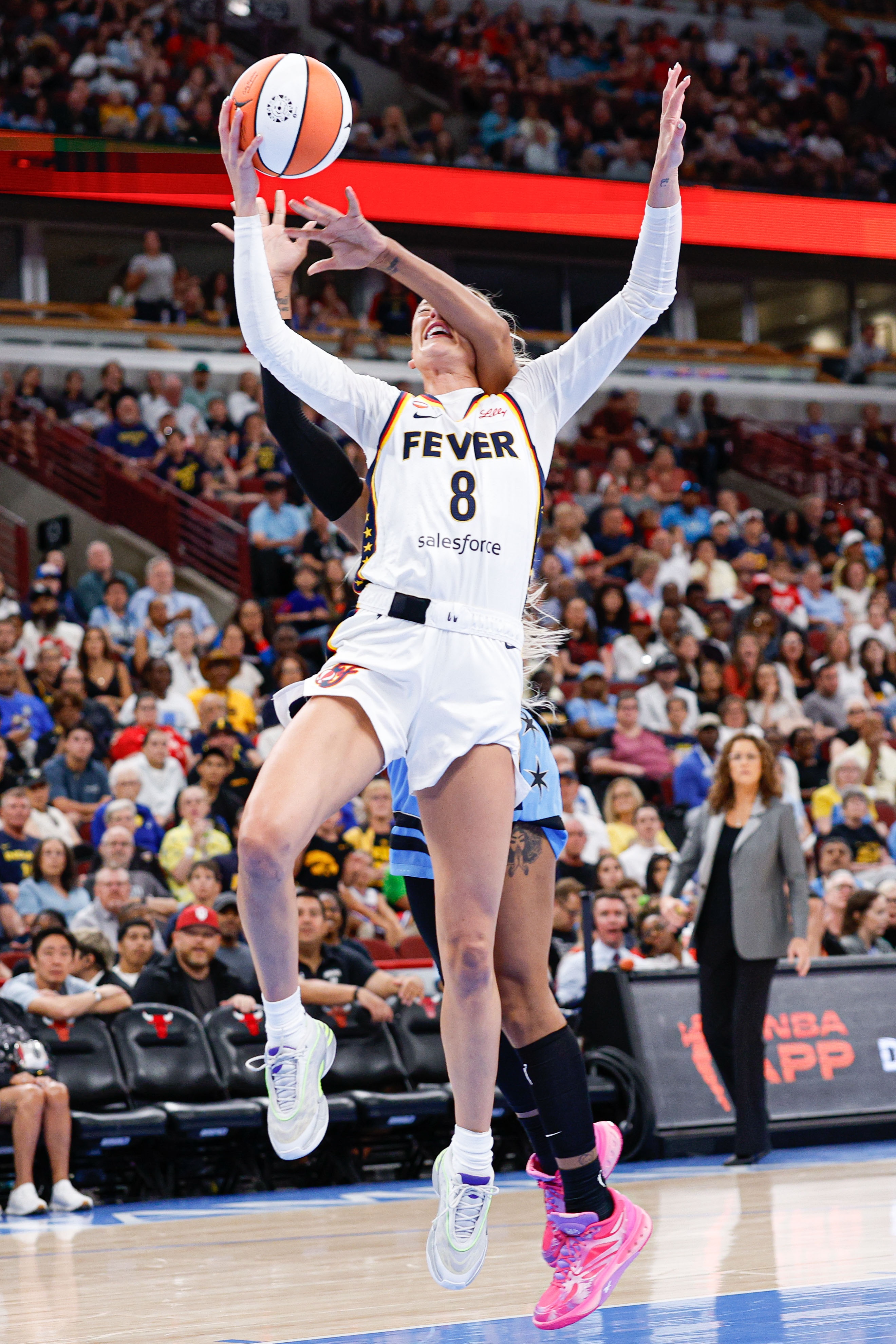 WNBA卡林顿二级恶犯驱逐后发文:白人特权言论不针对犯规 WNBA卡林顿二级恶犯驱逐后发文:白人特权言论不针对犯规