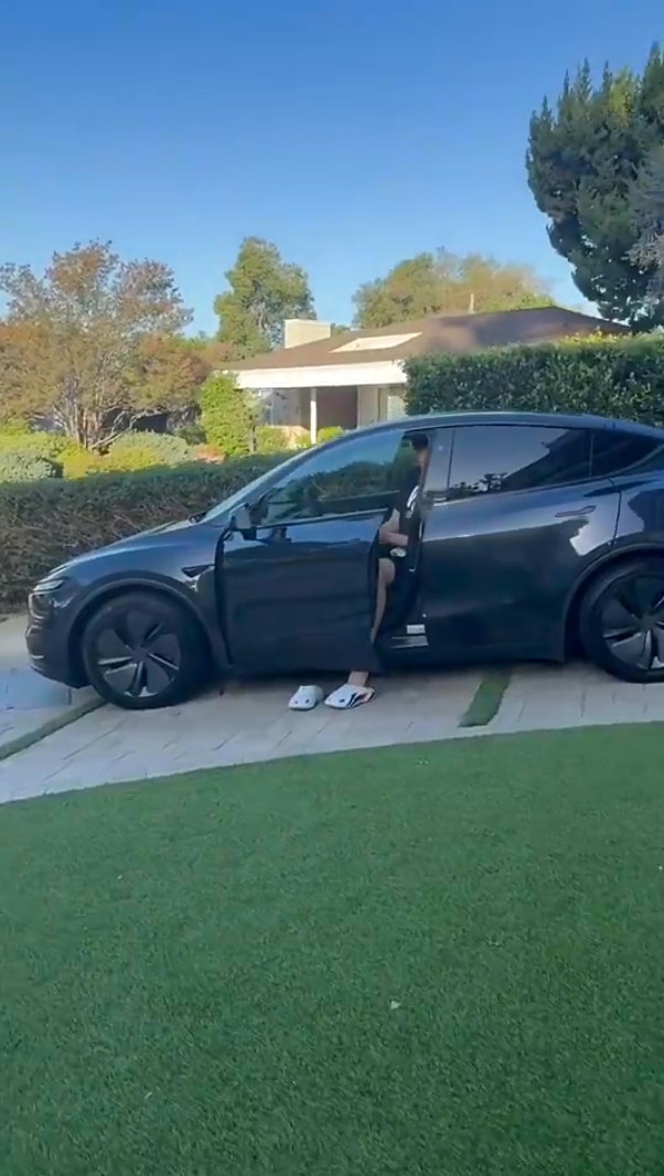 杨瀚森训练日记晒ModelY 此前座驾为二手宝马X5 杨瀚森训练日记晒ModelY 此前座驾为二手宝马X5
