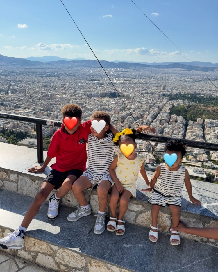 字母哥晒12张家庭夏日照 配文:属于我们一家人的夏天 字母哥晒12张家庭夏日照 配文:属于我们一家人的夏天