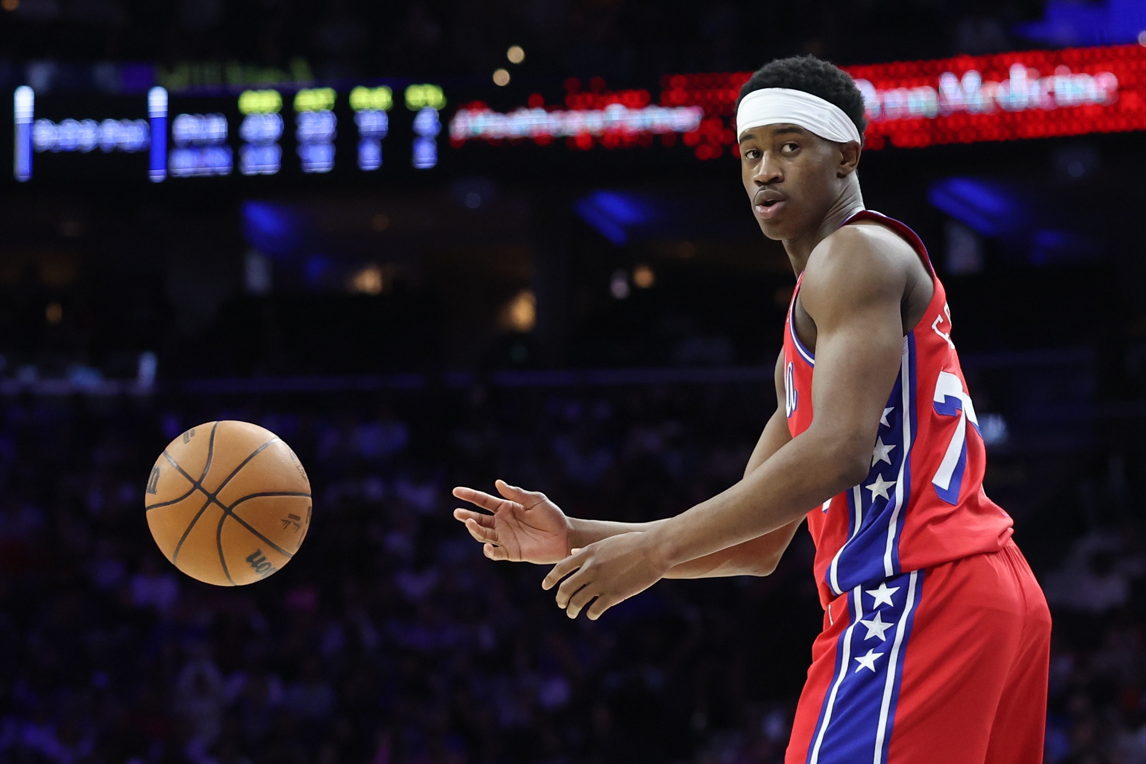 哈特:像埃奇库姆这样的年轻球员 应像海绵那般向詹姆斯学习讨教 哈特:像埃奇库姆这样的年轻球员 应像海绵那般向詹姆斯学习讨教